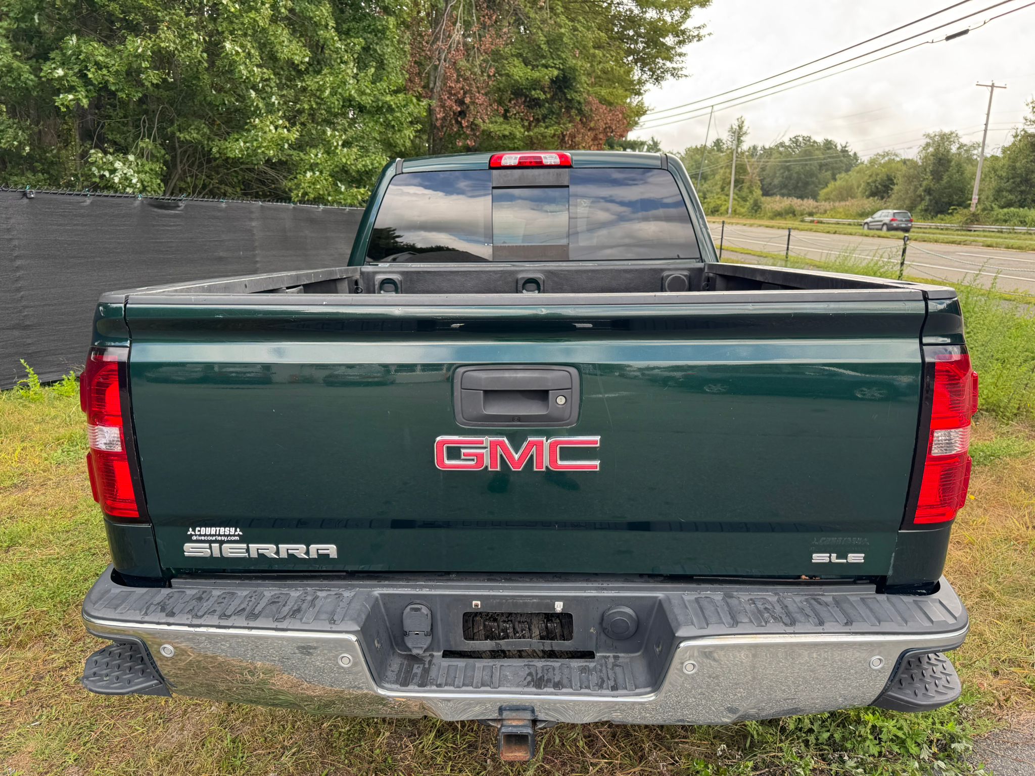 
								2015 GMC Sierra, $11,500 full									