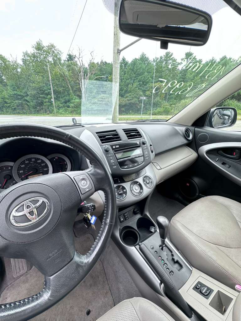 
								2008 Toyo Rav-4, $6995 full									
