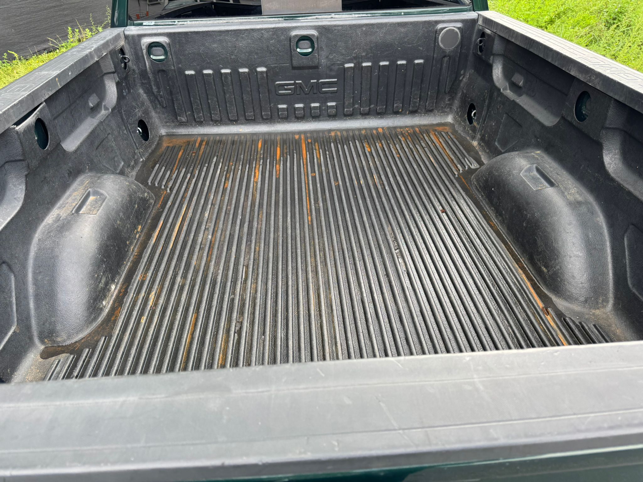 
								2015 GMC Sierra, $11,500 full									